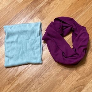 2 fleece scarves